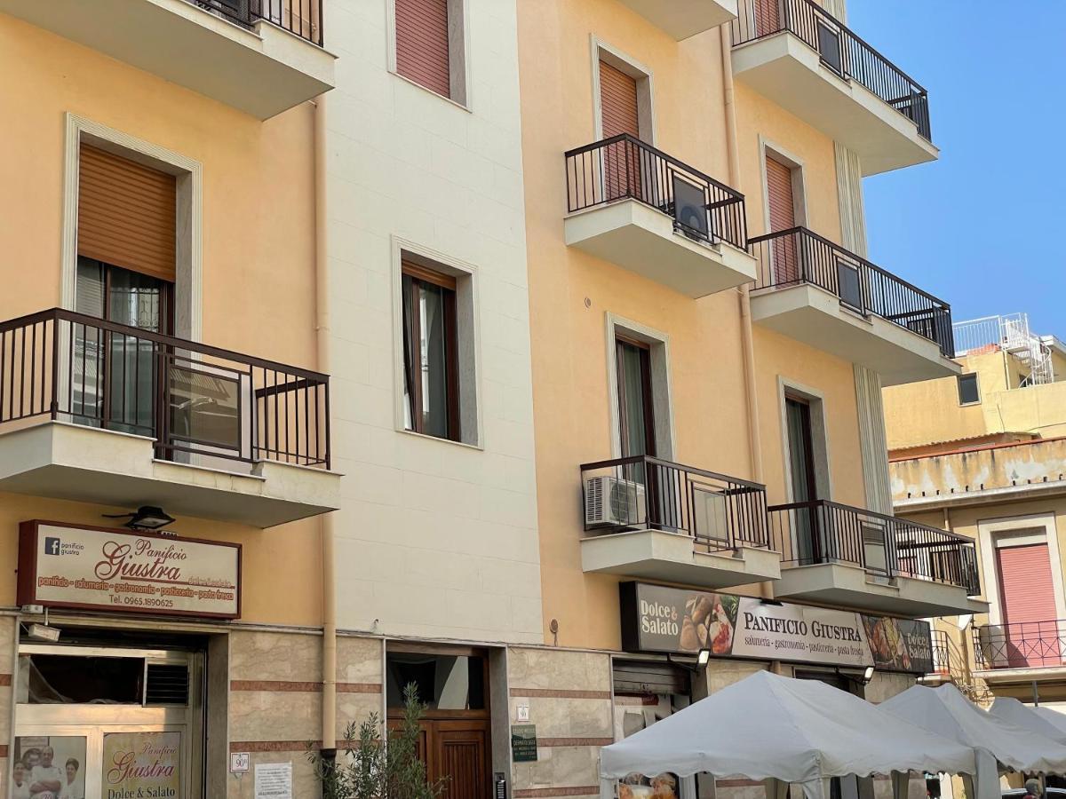 Appartamento Centro Storico, Piazza Carmine: La Casa di Angela Reggio Calabria Esterno foto